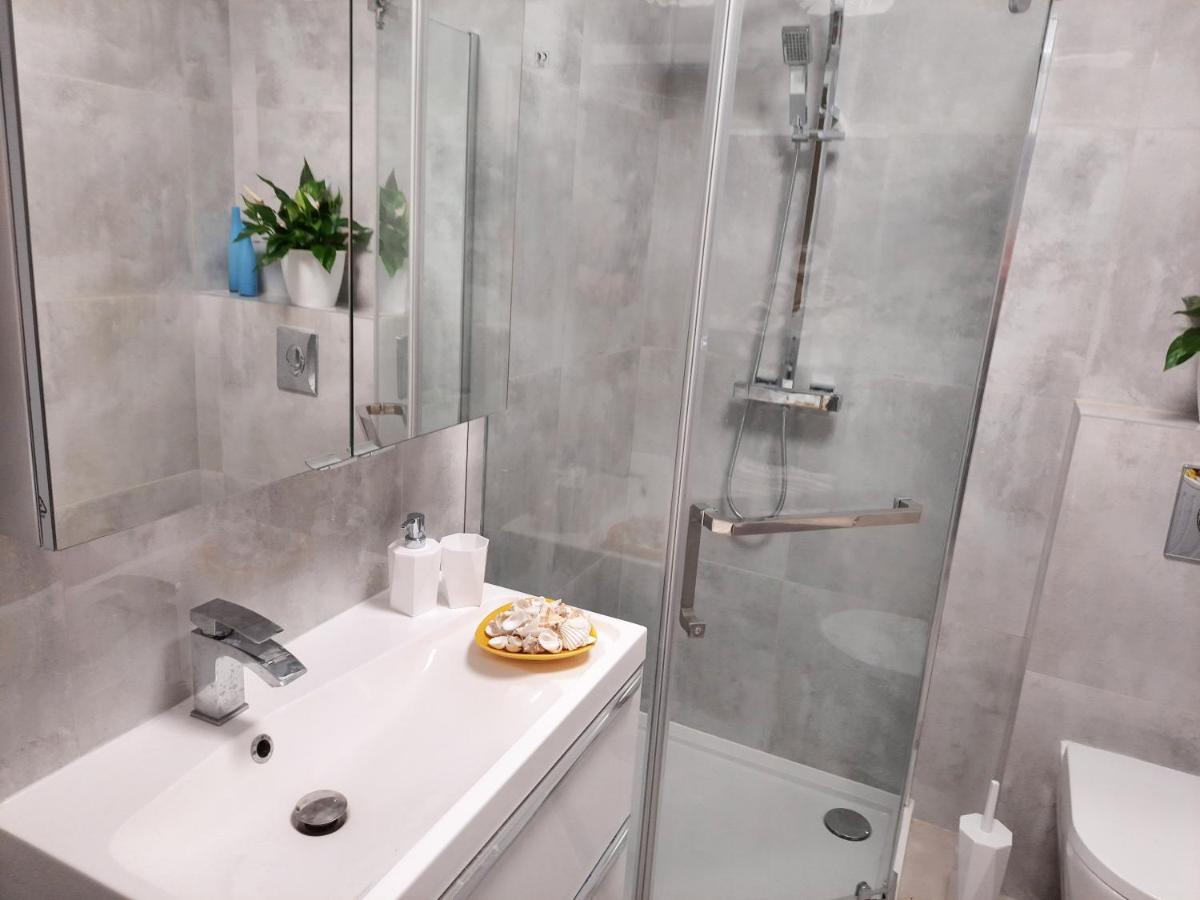 Apartament Amber Comfort Z Prywatnym Miejscem Parkingowym Kołobrzeg Buitenkant foto